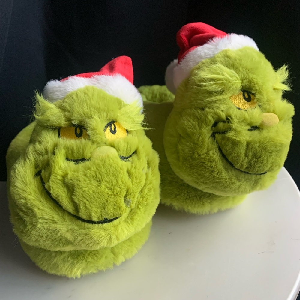 Grinch kids slippers size S 9-10